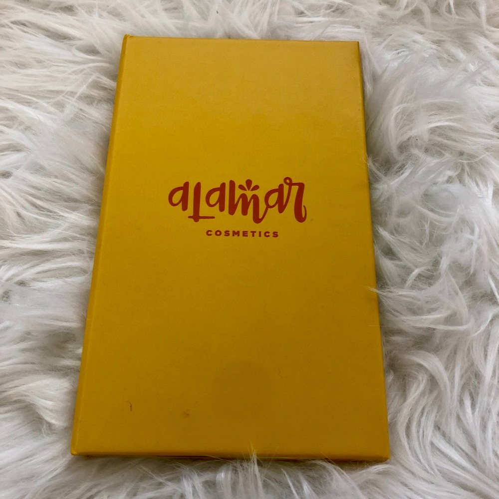 Alamar Reina Del Caribe Eyeshadow Palette